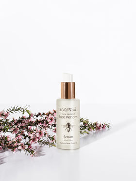 Wild Ferns Bee Venom Serum jar Manuka Honey, featuring Active Manuka for natural care.