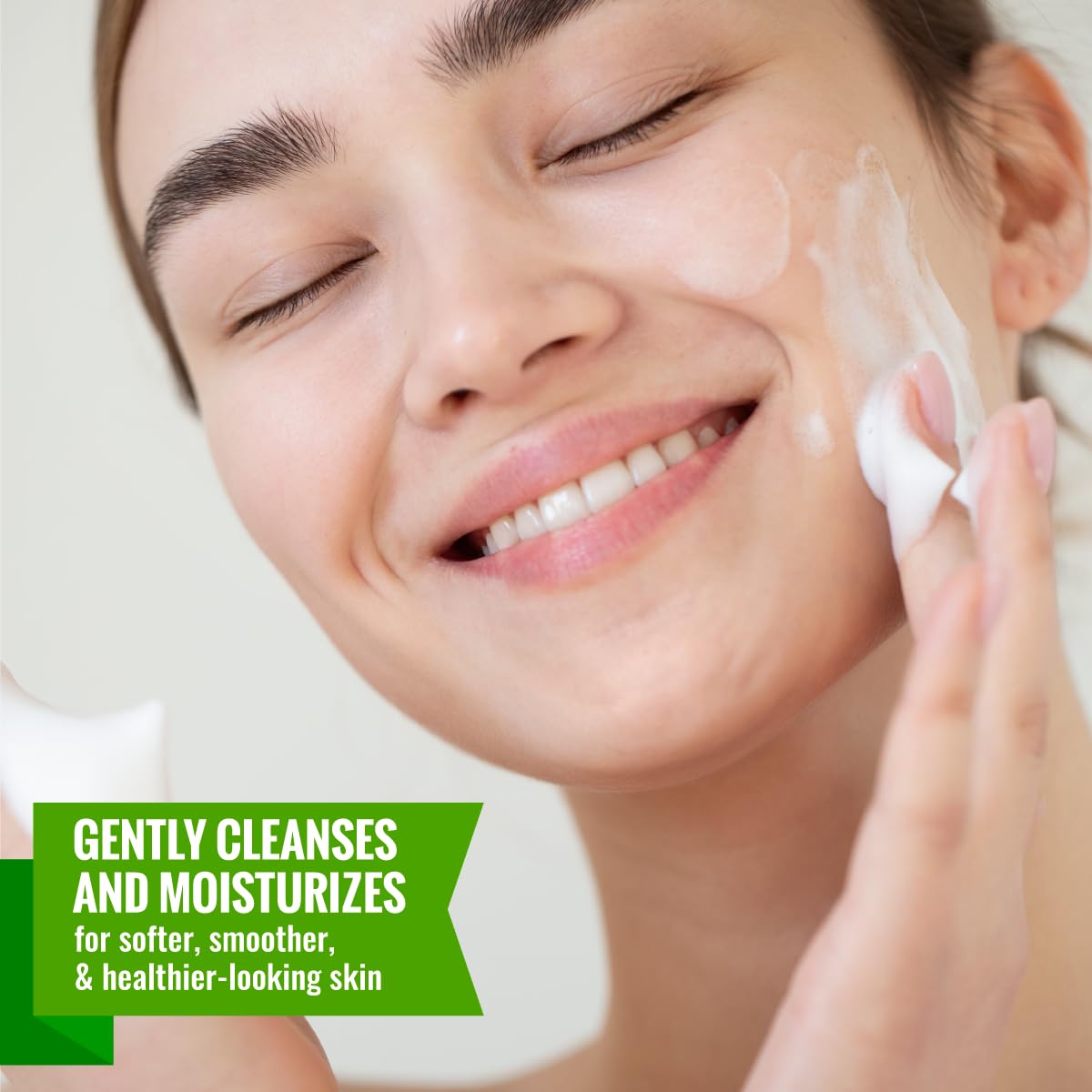 Aloe vera extract look with no-water-added label suggesting soothing hydration.