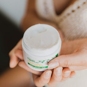 Wild Naturals Manuka Honey Face Cream night application demonstrates gentle hydration.