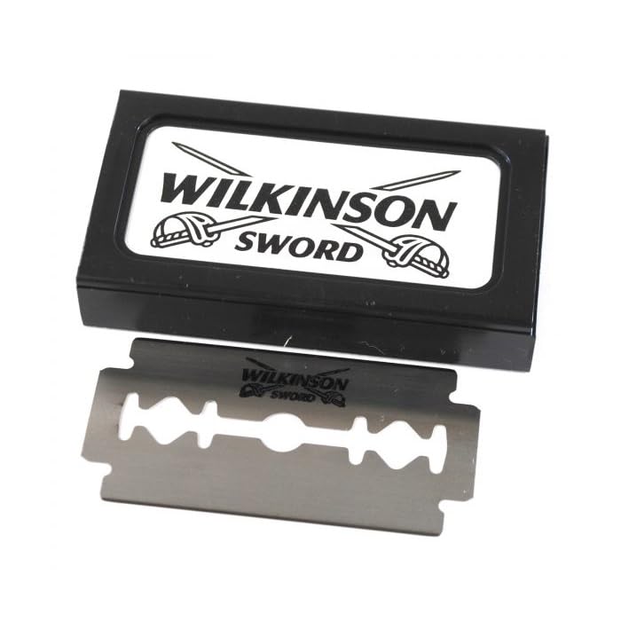 Wilkinson Sword Classic DE blades – close-up edge for precise shaving.