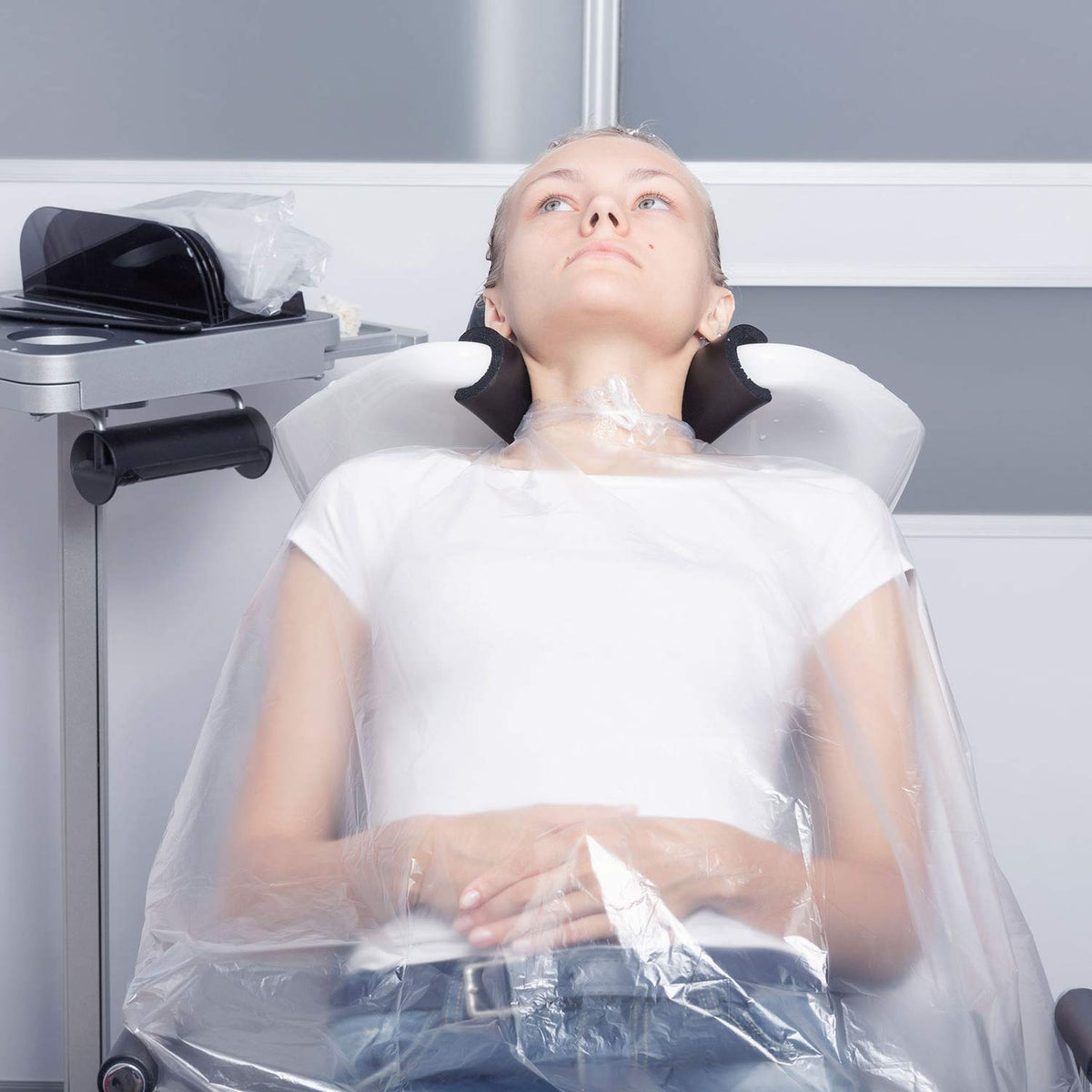 Willbond clear waterproof cape offers lightweight protection against water and stains