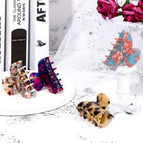 WILLBOND everyday-use clip ideal for makeup or washing your face.