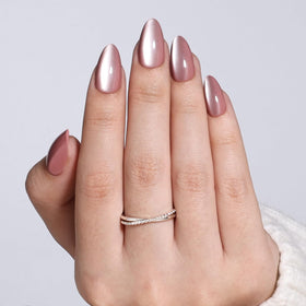 WiniBeauty Cat Eye nails on hand show natural, comfortable fit.