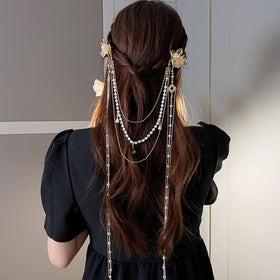 Wiwpar pearl chain butterfly hairclip offers delicate sparkle for formal looks.