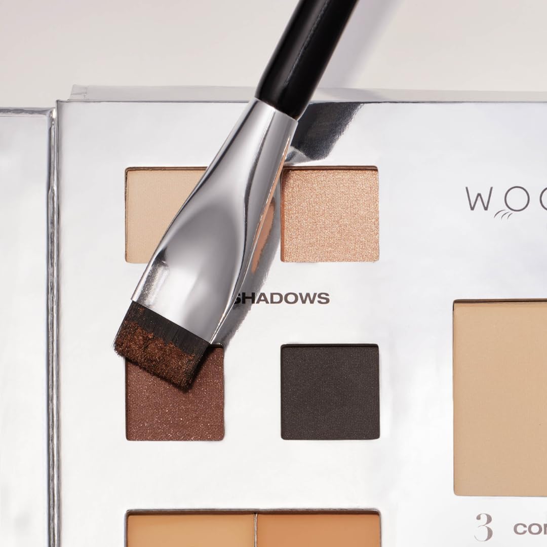 Woosh Arc Brush compact and lightweight for on-the-go makeup.