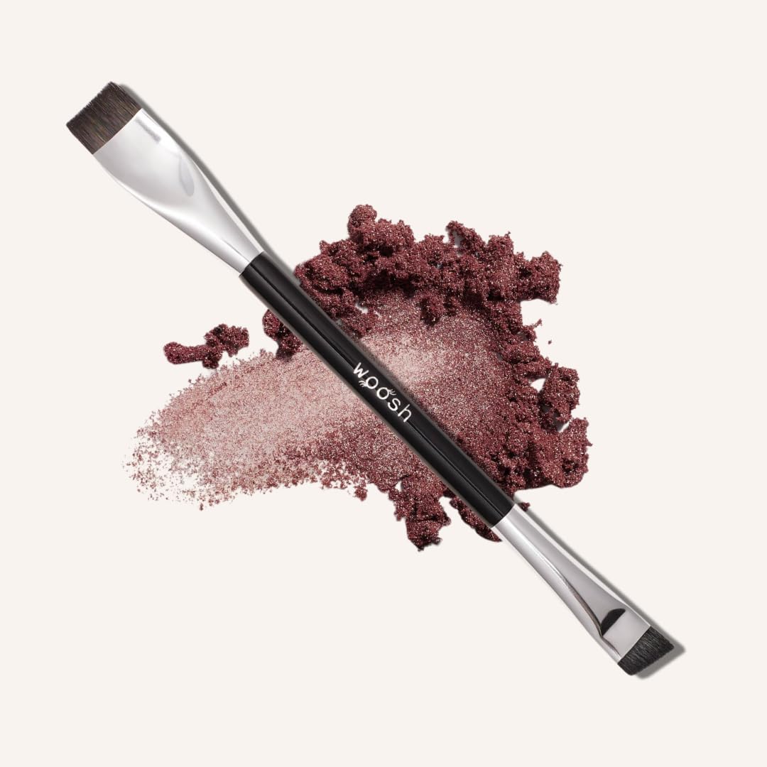 Woosh The Arc Brush curved tip for precise winged liner application.