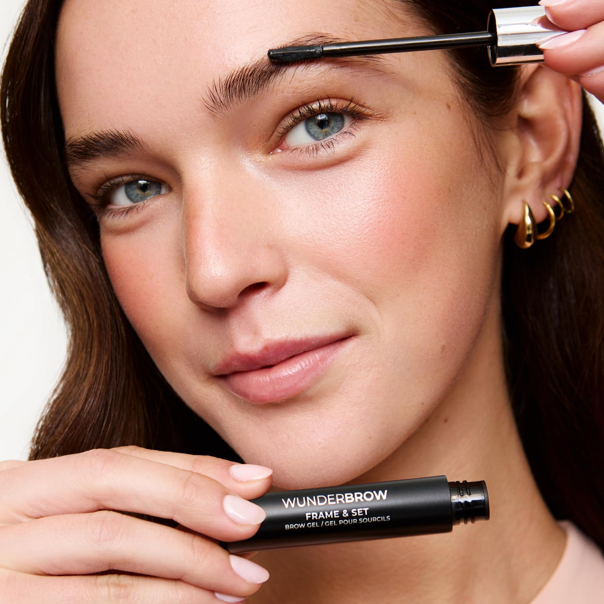 WUNDERBROW Frame & Set clear brow gel with precision applicator for quick routine.