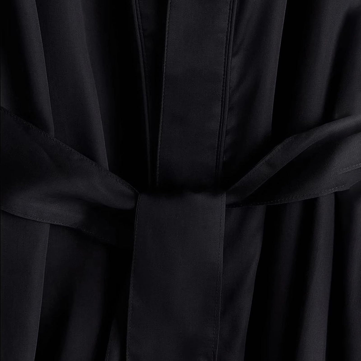 WUWEOT waterproof nylon material helps keep clothes clean and dry