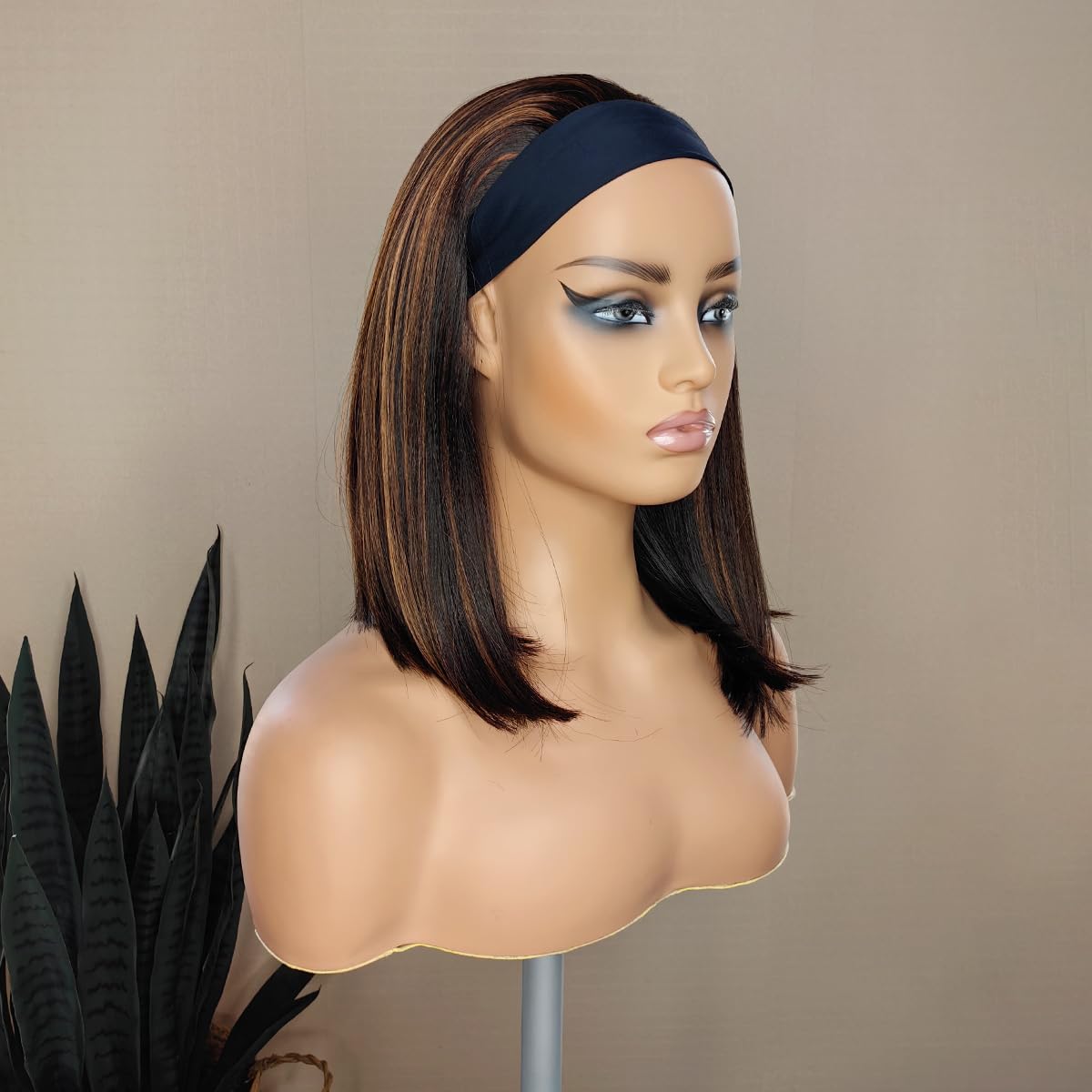 xccoco heat-resistant synthetic fiber wig up to 320°F for versatile styling.