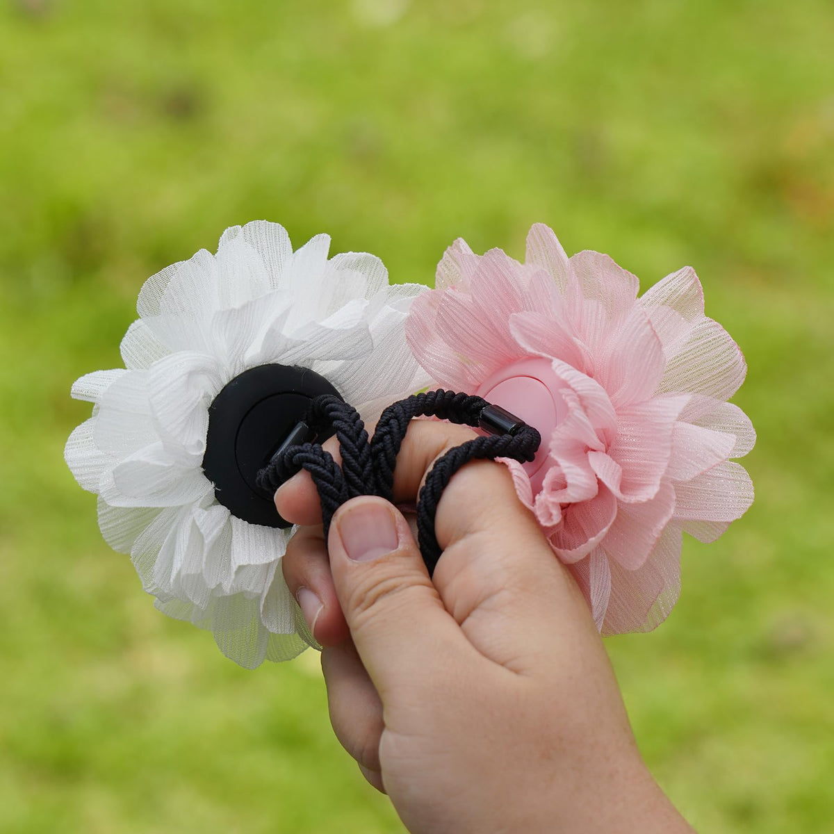 XEEWEN 4 mm elastic expands to fit thick ponytails
