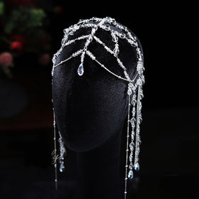 Xerling wearing suggestion shows layered head chains with veil for bridal styling