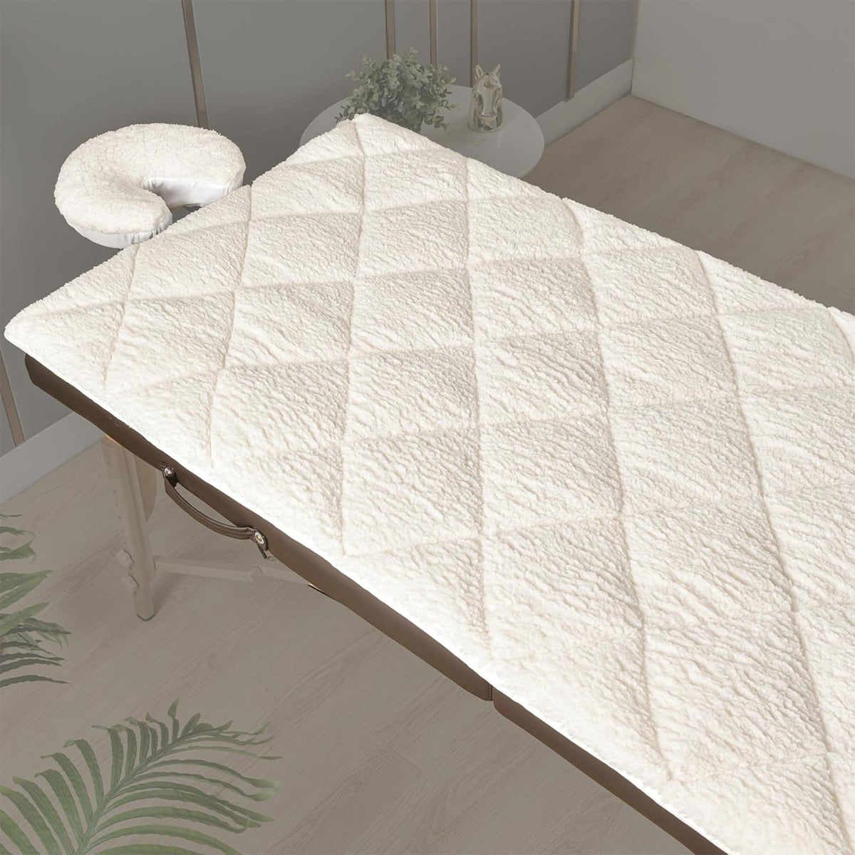 XOLLOZ double-sided massage pad with plush fleece for cozy warmth during treatments.