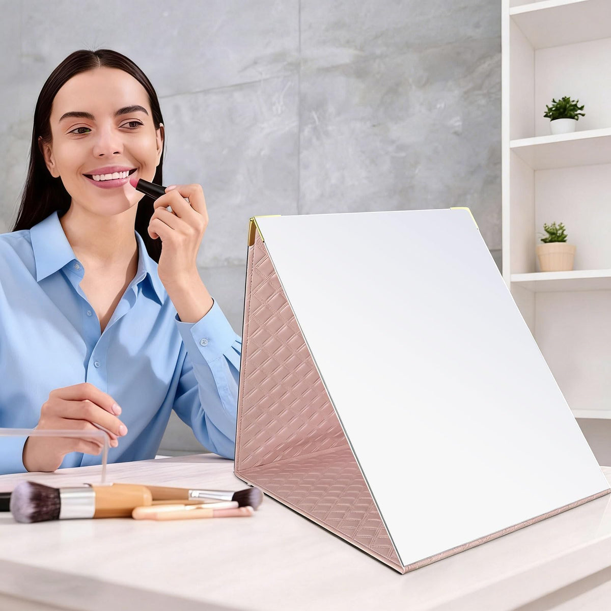 Xoudsi shatterproof acrylic surface detail for safe travel.