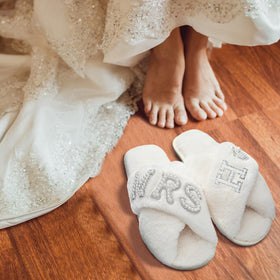 Xtinmee white wedding slippers with non-slip soles for comfort