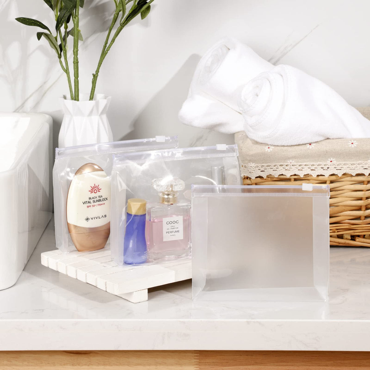 Xuniea durable clear organizer for toiletries and accessories