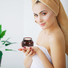 Yarlung travel-friendly 8oz jar fits totes and gym bags.