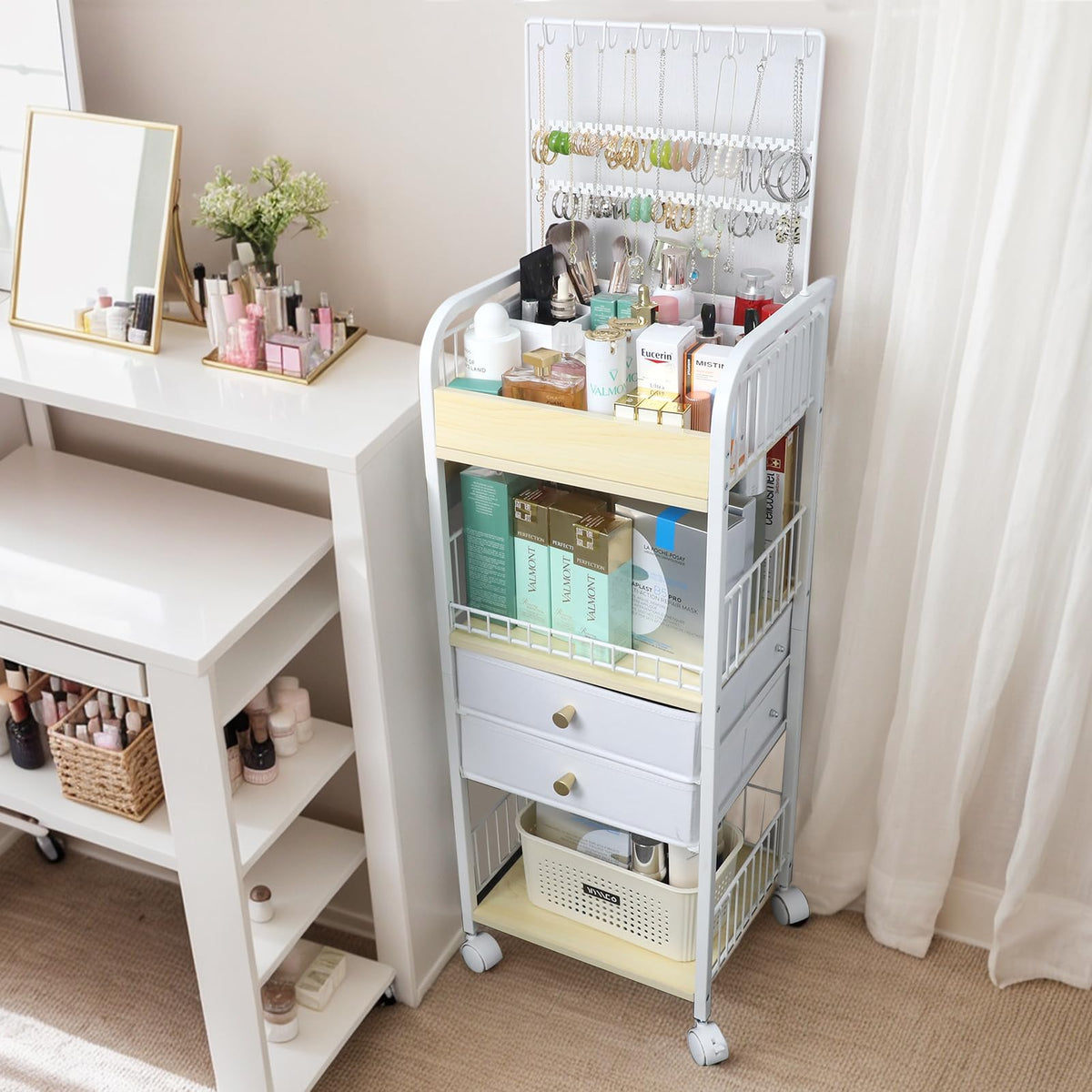 YGJT vanity organizer makes a thoughtful gift for beauty lovers
