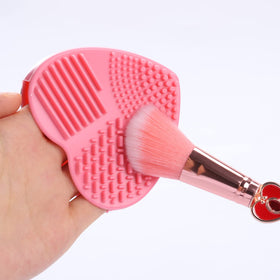 Yi-gog eyebrow brush and comb for precise, natural-looking brows.