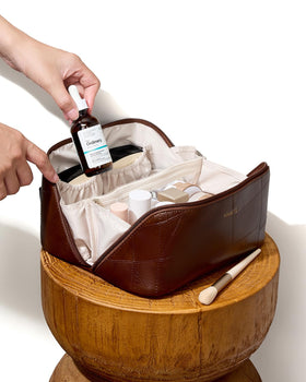 Yikisite makeup bag brown color detail emphasizes warm style.