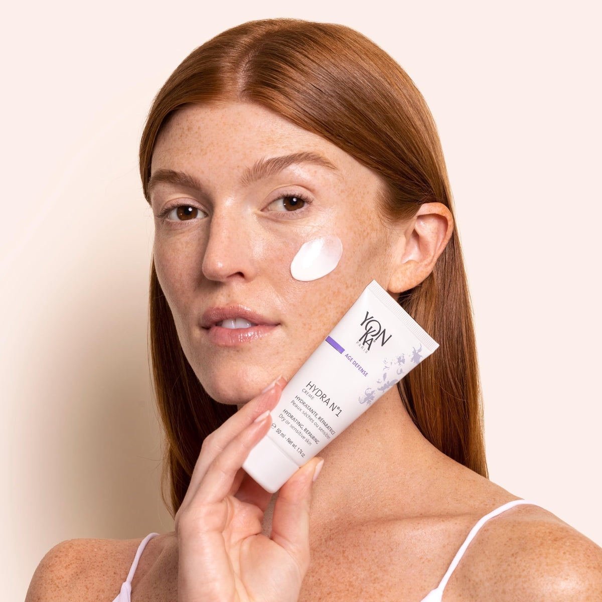 Yonka Hydra No.1 Crème application swirl demonstrating quick absorption.