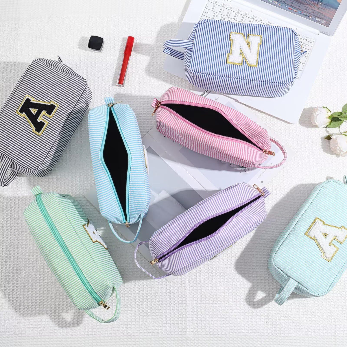 YOOLIFE durable nylon zipper closure for everyday makeup organization.