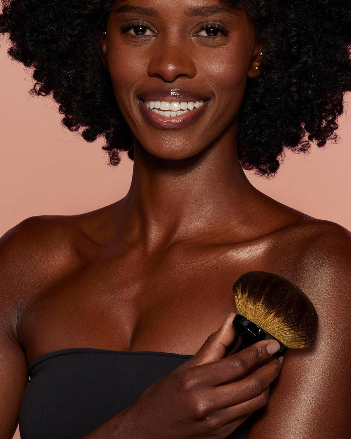 YOSHUYUKI large kabuki brush blends foundations and body colors.