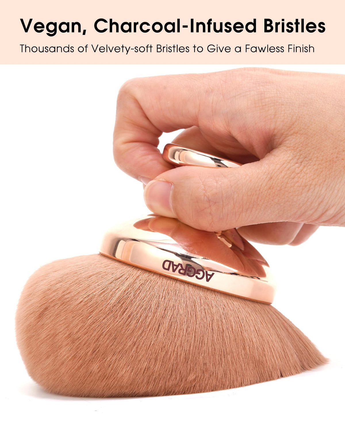 YOSHUYUKI velvety bristles provide luxurious feel during makeup application.