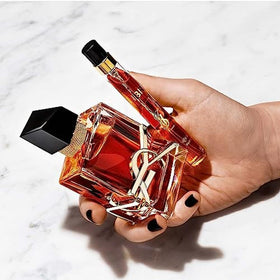 YSL Libre Le Parfum spray application for quick and even dispersion