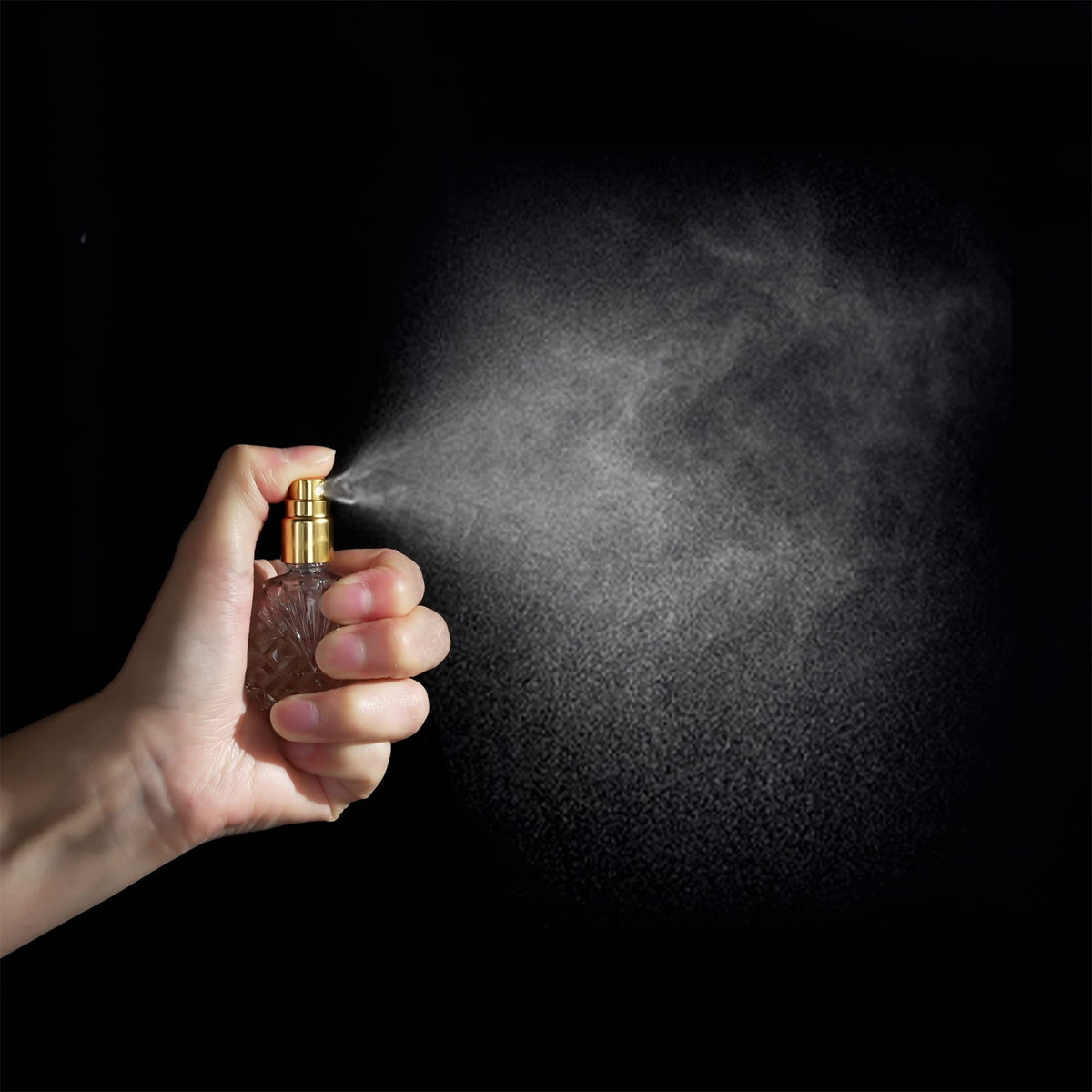YU FENG droppers for precise refills of scents and oils on the go.