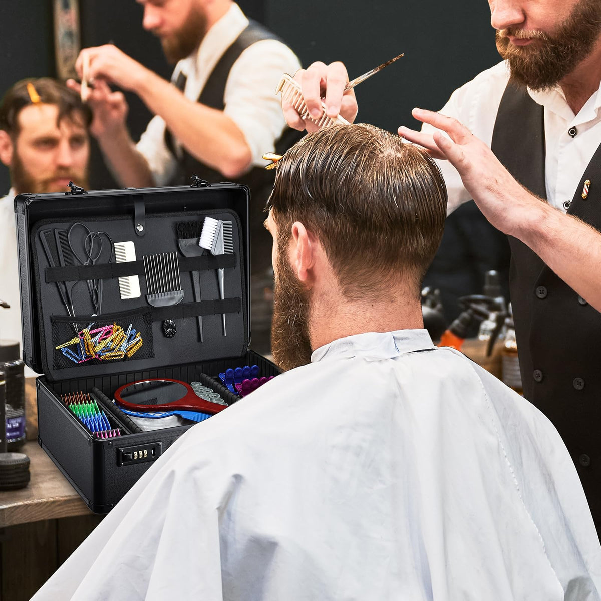 Yueieoun Barber Case secure buckle system compatible with two padlocks.