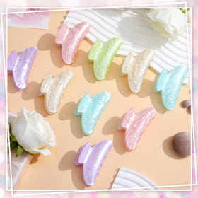 Yumoin off-white acrylic hair claw clip for subtle chic looks