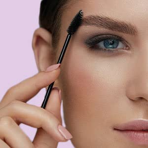 YuYa eyebrow gel texture close-up demonstrates smooth glide and quick setting