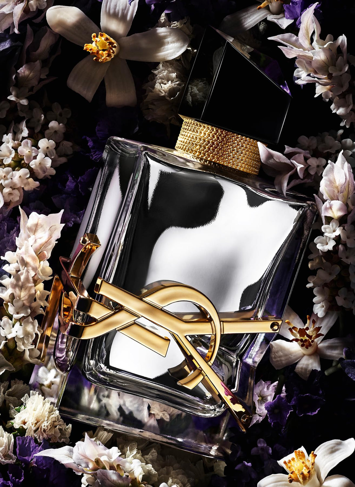 Metallic packaging from Libre LAbsolu Platine creates a striking display