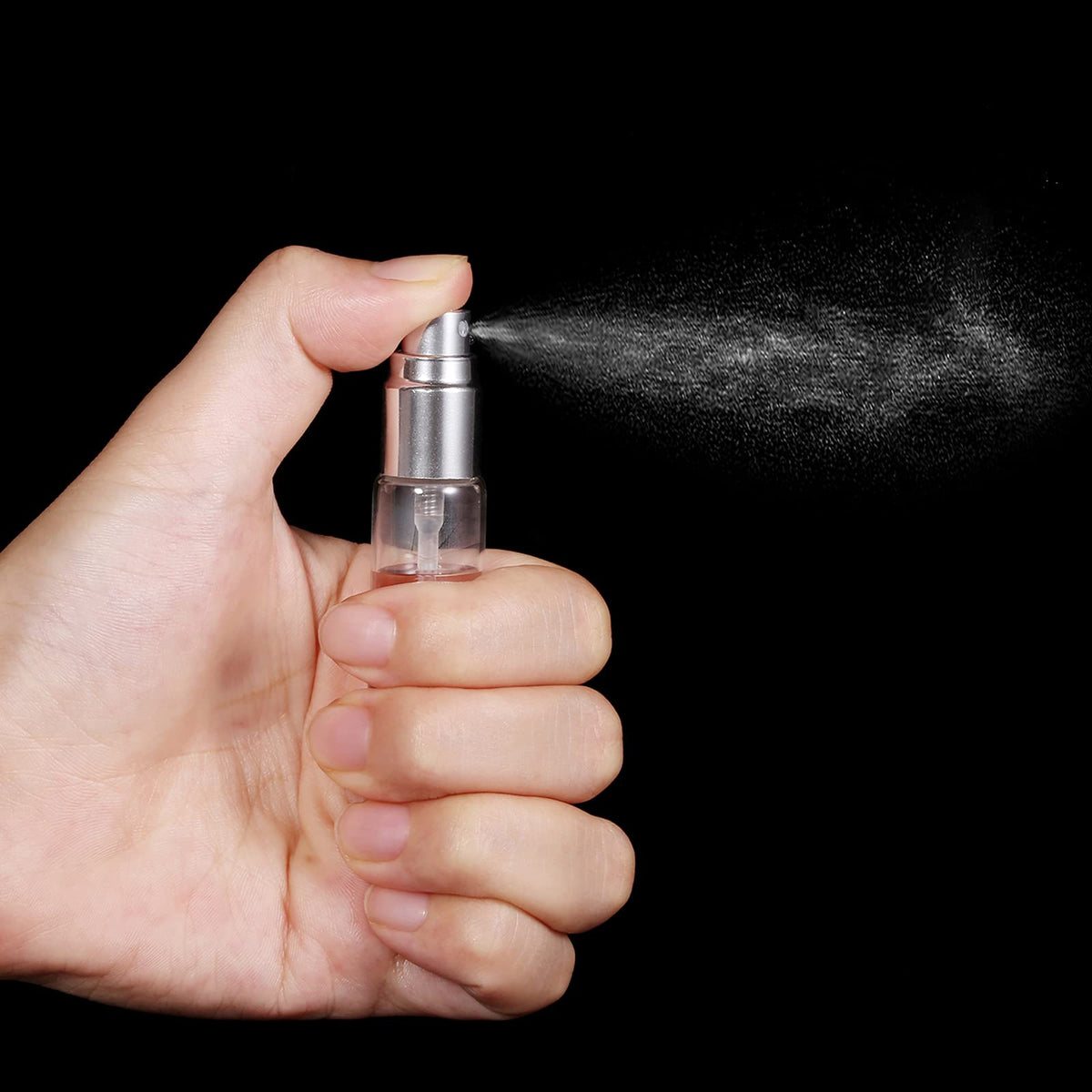 ZbFwmx refillable bottle suitable for essential oils.