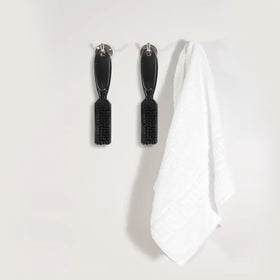 ZEAYEA brush cleaning a hair clipper in action