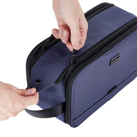 ZEEMO bag with magnetic top closure offers fast access.