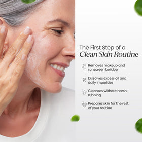 Zenttu Korean Cleansing Oil pour demonstrating oil to milk transformation