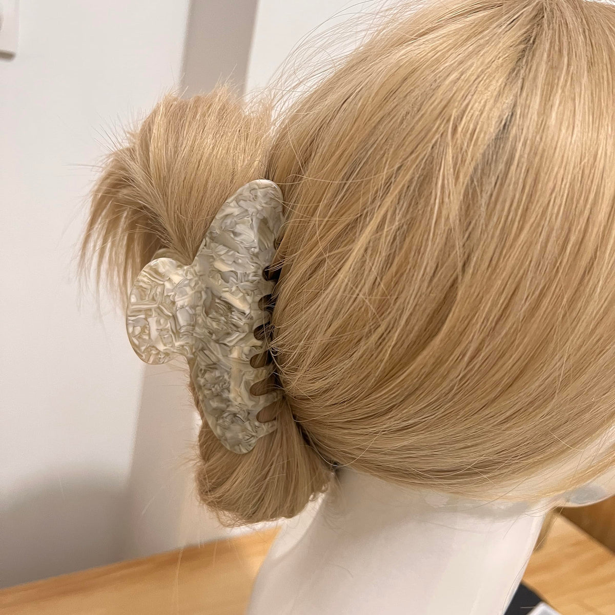 ZHOUMEIWENSP white butterfly clip adds a fashionable touch for any look.