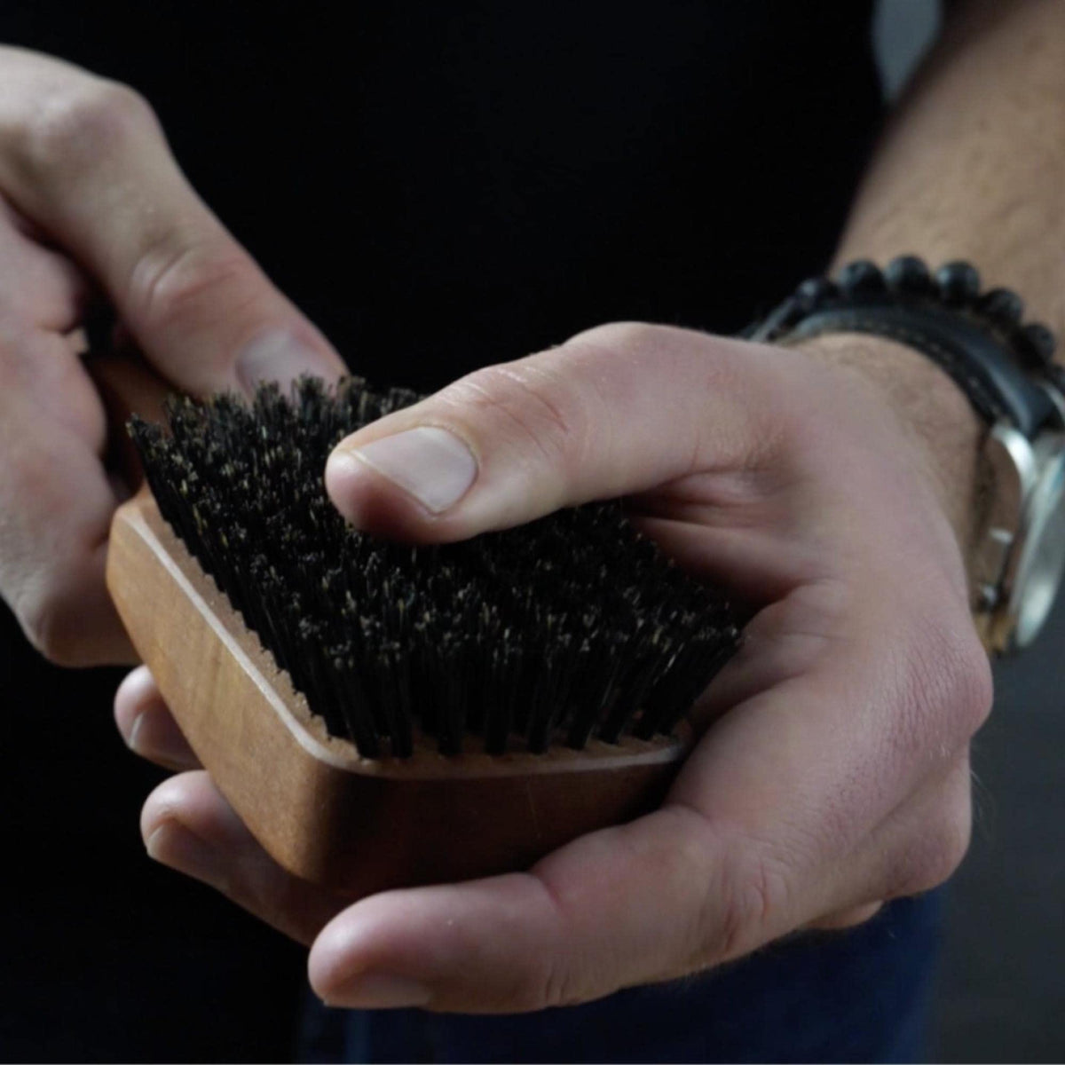 ZilberHaar Major pear wood handle with European craftsmanship for premium grooming.