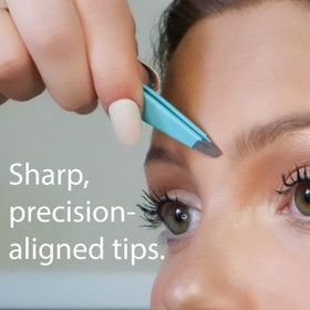 Zizzili Basics precision grip enabling accurate brow shaping