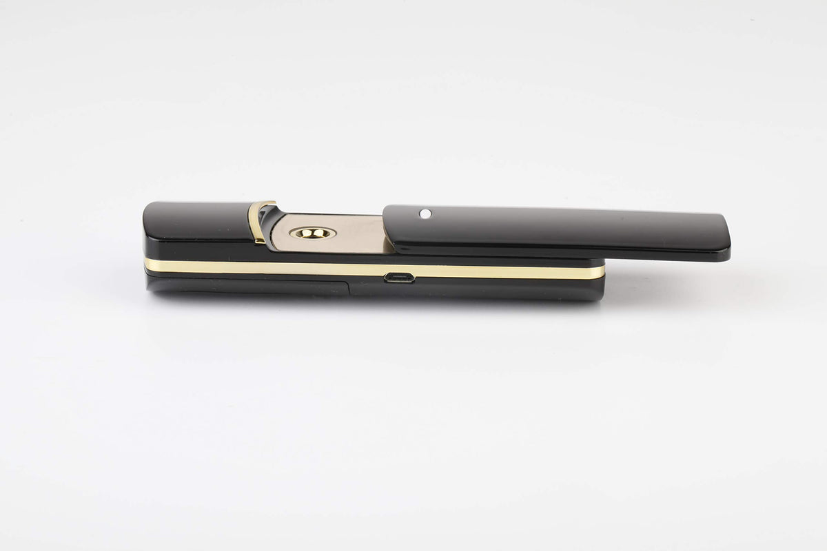 ZLiME Kingsmile portable nano mist in use delivering quick hydration