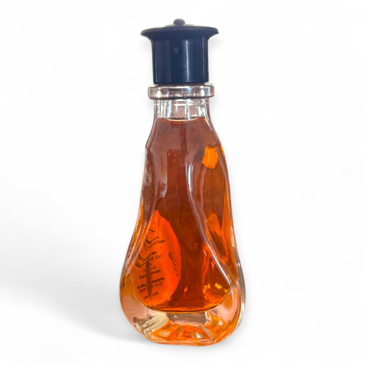 Long-lasting signature scent supports a confident, sophisticated feel throughout the day