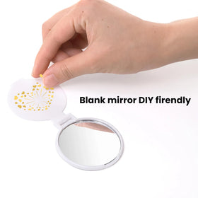 ZOOFOX dustproof cover keeps the reflective surface clean during travel.